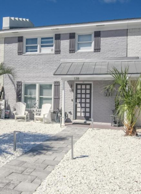 Red Hot Retreat - Updated Holiday Isle Townhome on the Destin Harbor